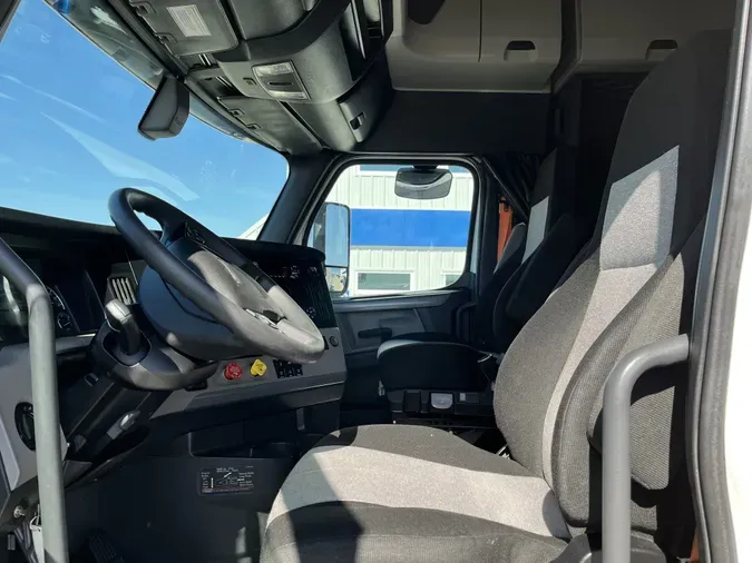 2020 Freightliner Cascadia 126