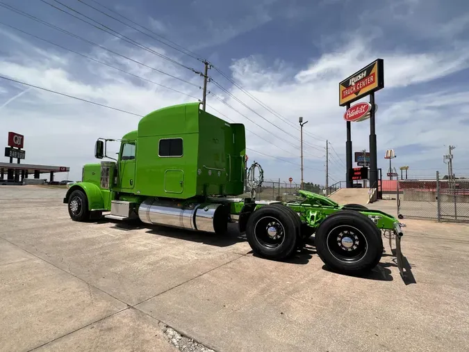 2023 Peterbilt 389