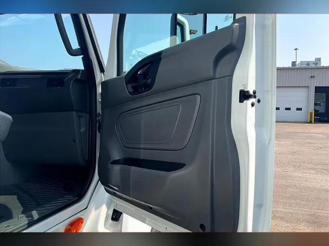 2022 INT LT625 6x4