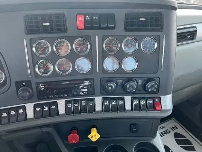 2021 Kenworth T880