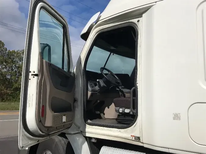 2018 Freightliner X11364ST