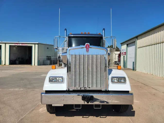 2026 Kenworth W900L