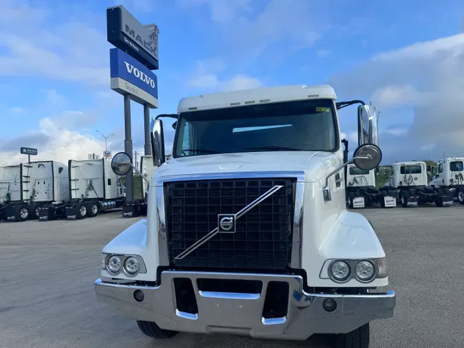 2019 VOLVO VHD ROLL OFF