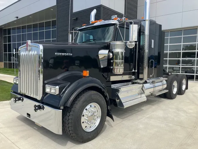 2025 Kenworth W900B