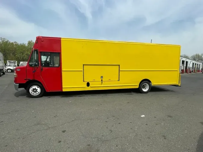 2016 FRTLR CUSTOM CHASSIS CORP MT55