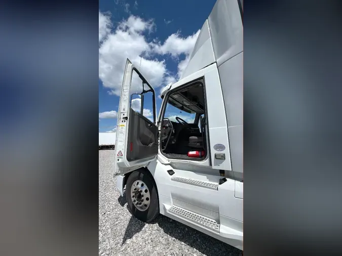 2020 Volvo VNL300
