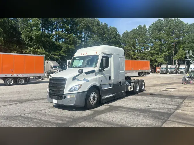 2021 Freightliner Cascadia 126