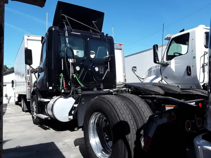 2017 FREIGHTLINER/MERCEDES CASCADIA 113