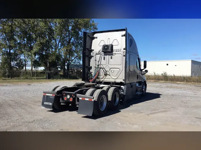 2021 Freightliner Cascadia 126
