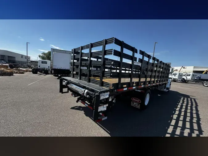 2019 Peterbilt 330