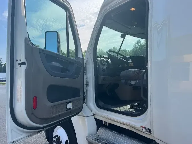 2019 Freightliner X12564ST