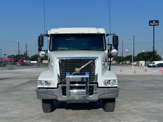 2018 VOLVO VHD64B200