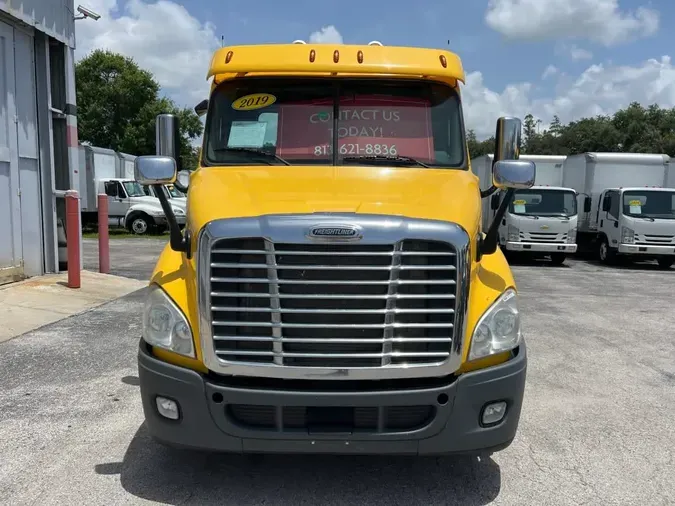 2019 FREIGHTLINER CASCADIA 113