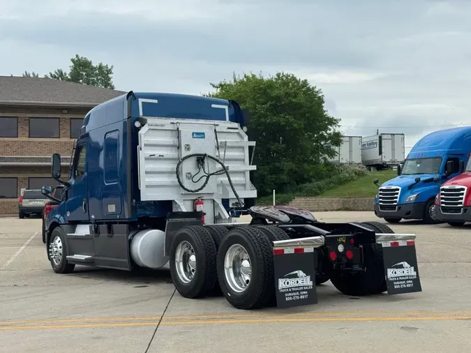 2021 FREIGHTLINER Cascadia 126ad9730ec56513f3e86222accc8139d6a