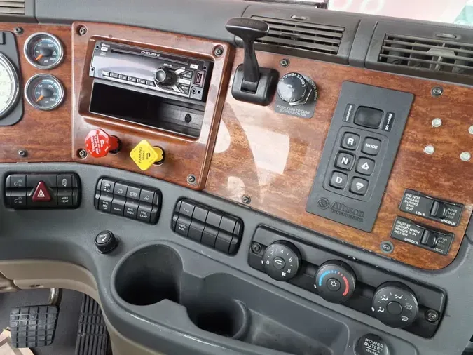 2017 FREIGHTLINER CASCADIA 113