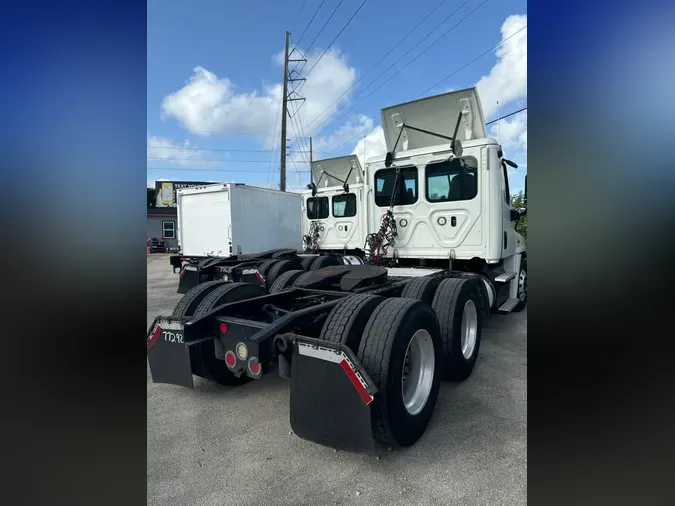 2018 FREIGHTLINER/MERCEDES CASCADIA 125