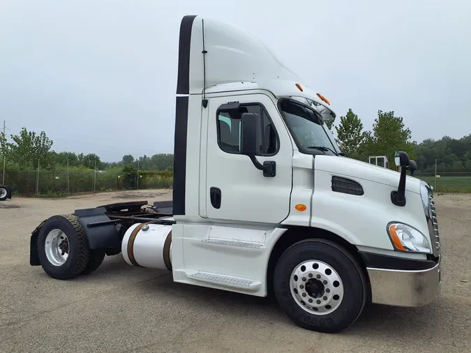 2014 FREIGHTLINER/MERCEDES CASCADIA 113