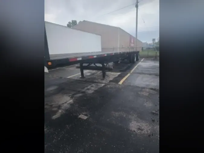 2015 UTILITY TRAILERS FS2CHS 48/102ada173bf47ed128a485a374c36907417