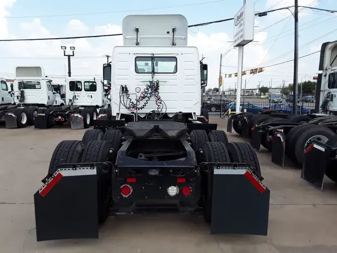 2019 VOLVO VNL64T-300