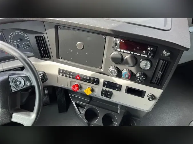 2022 FREIGHTLINER CA126