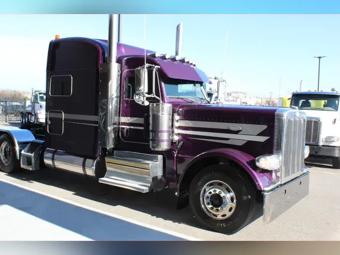 2023 Peterbilt 389