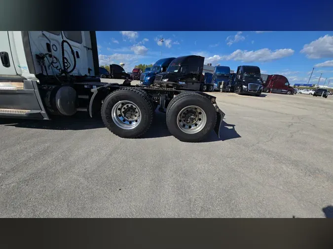 2020 Freightliner Cascadia 126