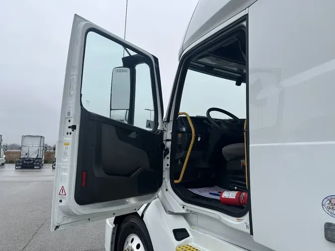 2022 VOLVO VNL64T740ada7a9e4487f4fa5a78a7f683d4e1dd5