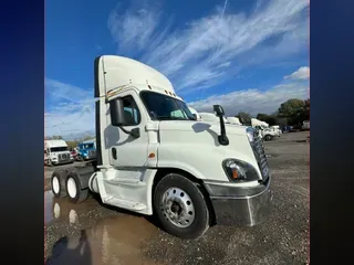 2017 FREIGHTLINER/MERCEDES CASCADIA 125