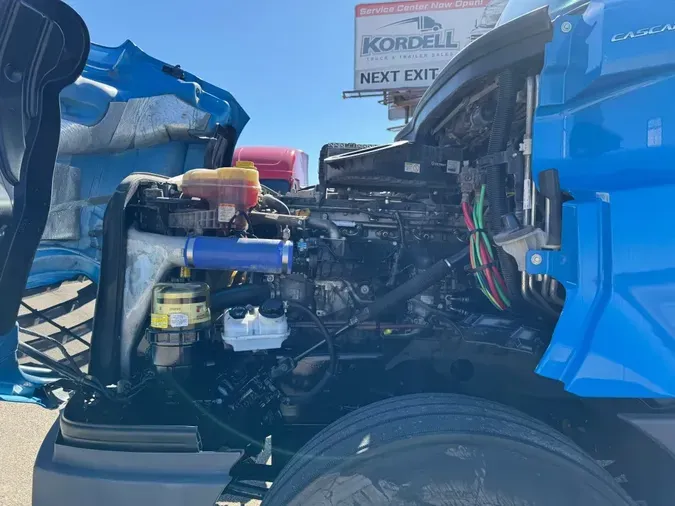 2022 FREIGHTLINER Cascadia 126