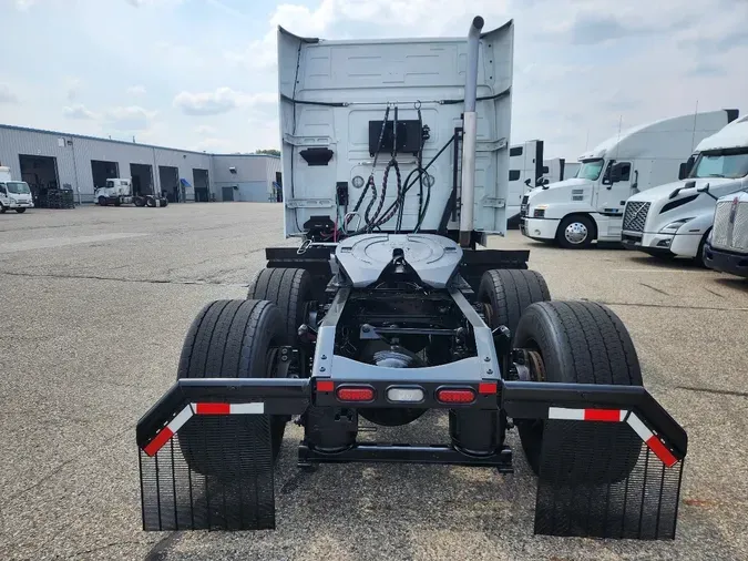 2023 VOLVO VNL64T740