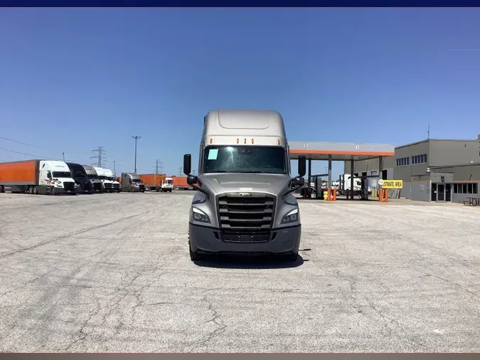 2022 Freightliner Cascadia 126adb010f82b4c41726f7b14e697994833