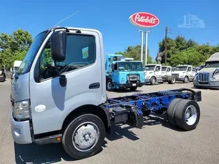 2017 HINO 195