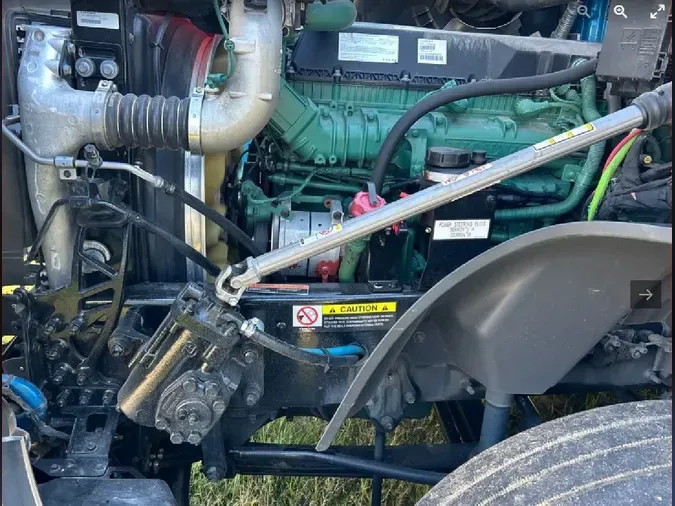 2025 VOLVO VNL64T860