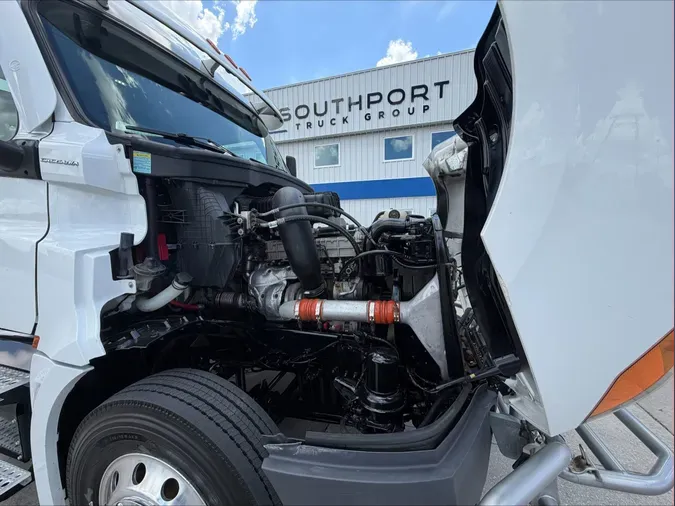 2021 Freightliner Cascadia 126