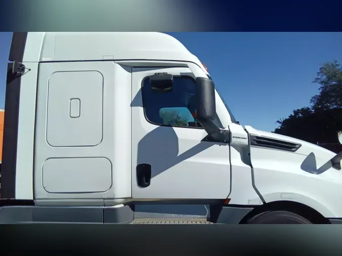 2021 Freightliner Cascadia 126