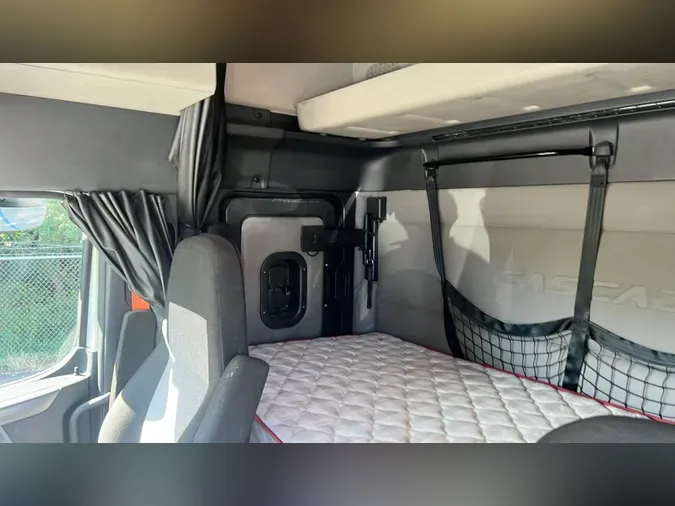 2020 Freightliner Cascadia 126