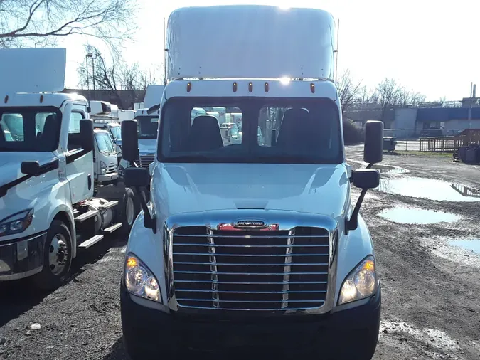 2017 FREIGHTLINER/MERCEDES CASCADIA 125