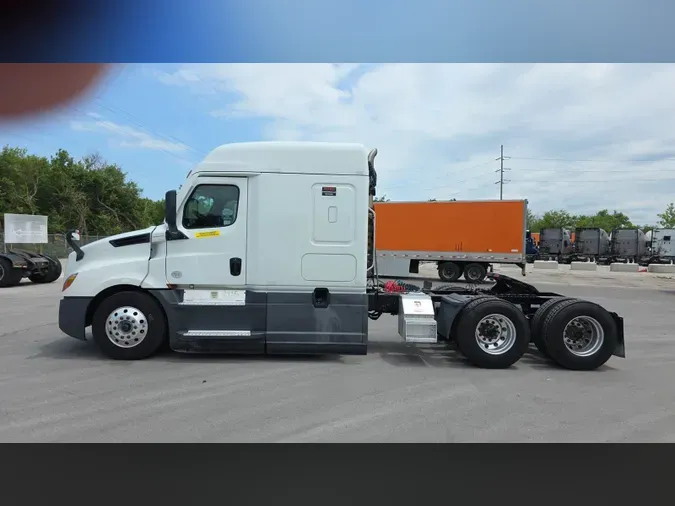 2021 Freightliner Cascadia 126adc46cc36523bf7b4ce23ad8f264ea55
