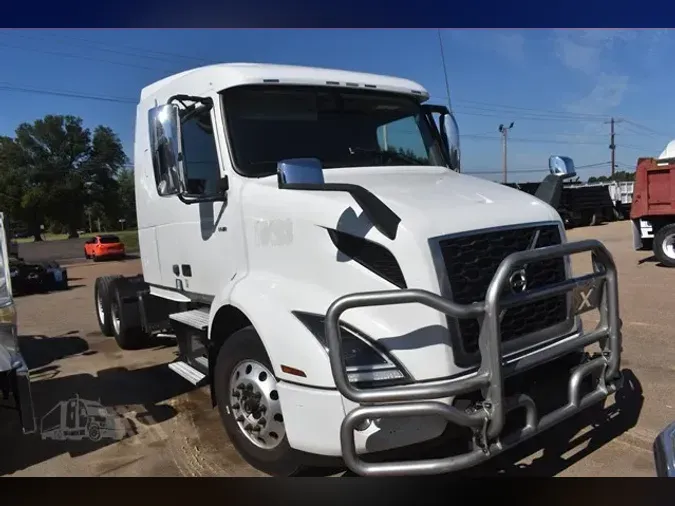 2020 VOLVO VNR62T640