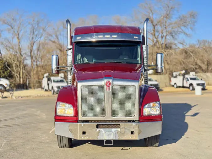 2021 KENWORTH T880