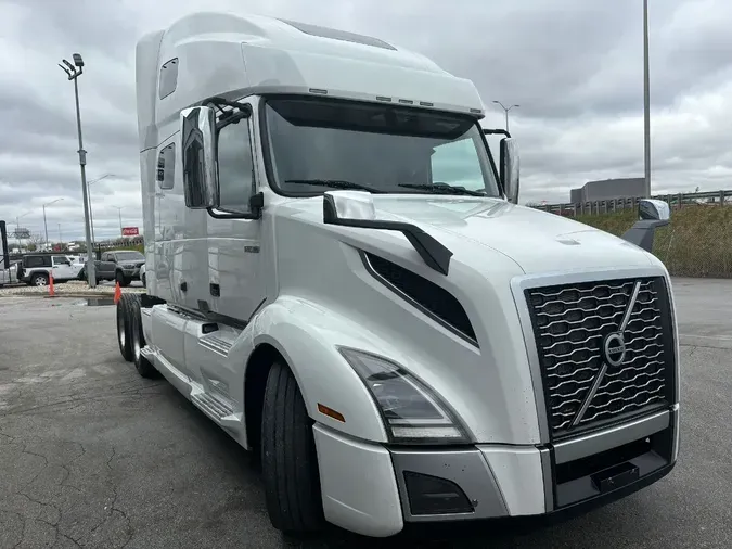 2019 VOLVO VNL64T760