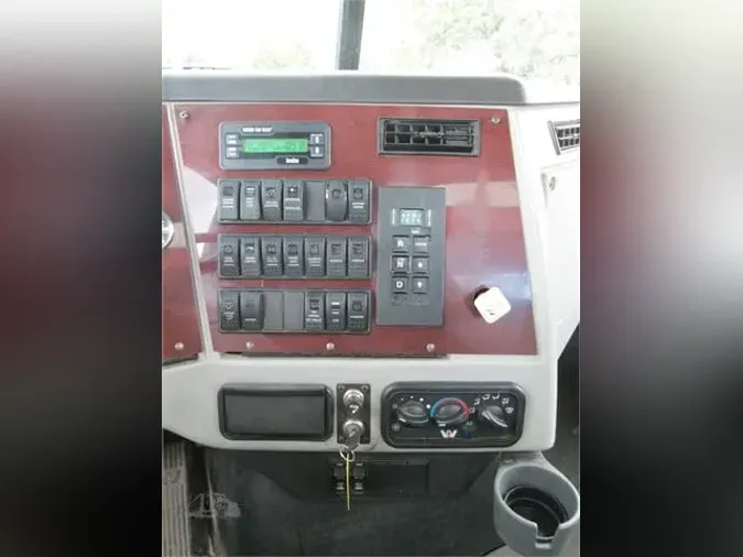 2013 WESTERN STAR 4700