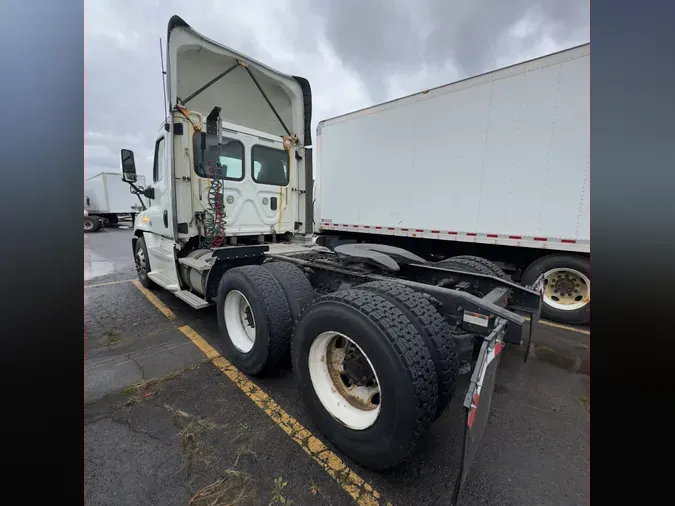 2017 FREIGHTLINER/MERCEDES CASCADIA 125