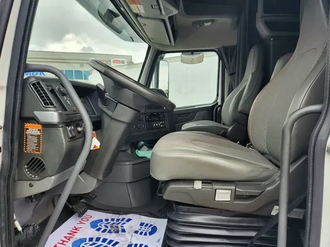 2024 VOLVO VNL64T760