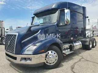 2023 VOLVO VNL64T740