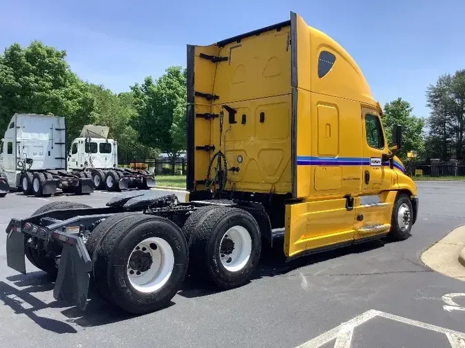 2018 Freightliner X12564ST