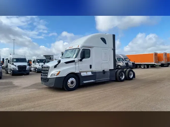 2020 Freightliner Cascadia 126
