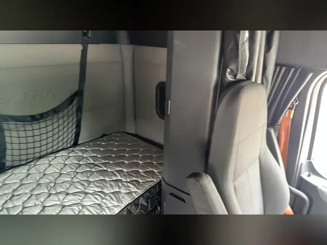 2020 Freightliner Cascadia