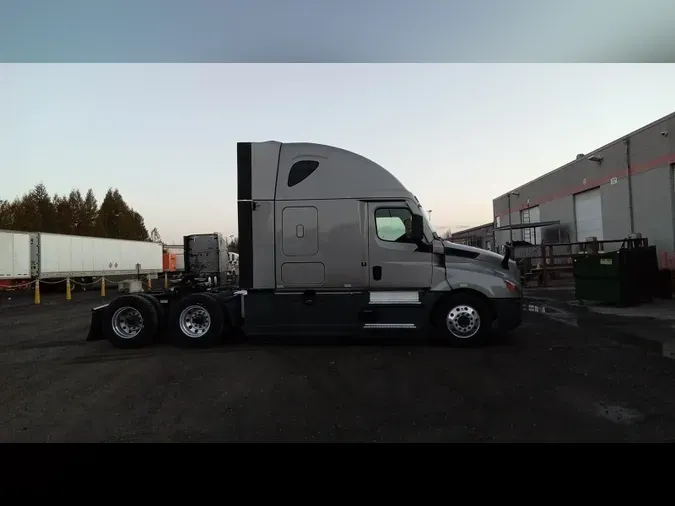 2024 Freightliner Cascadia 126