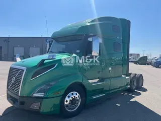 2021 VOLVO VNL64T760